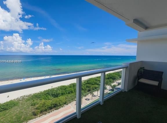 The Pavilion Oceanfront: Remodeled 2BR Miami Beach