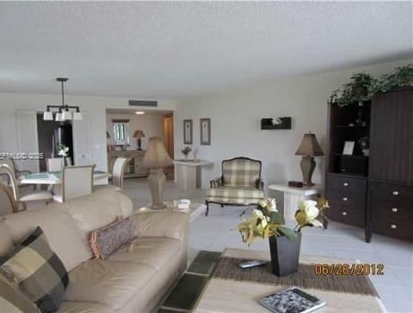 Mayfair House: Oceanfront 2BR With Den photo 3