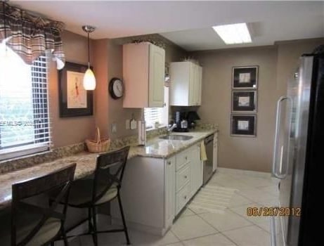 Mayfair House: Oceanfront 2BR With Den — photo 2