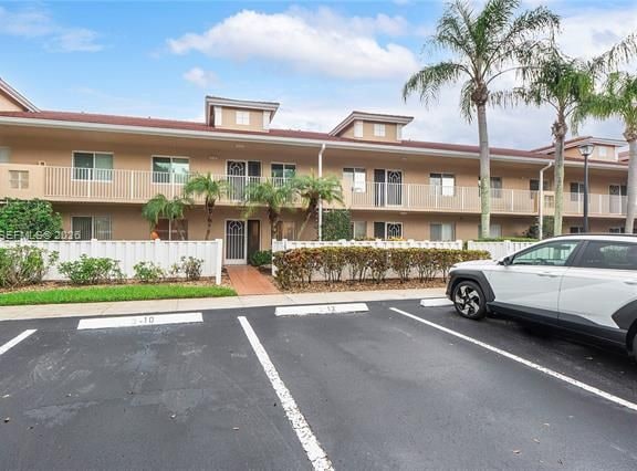 Regal Shores First Floor With Coral Lakes Amenities