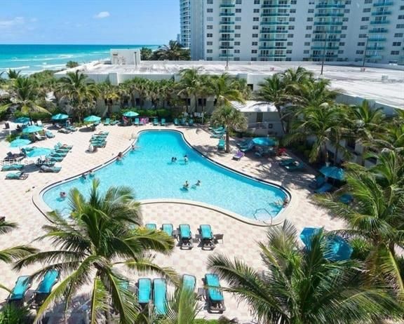 Oceanfront Tides Condo, Pool & Gym