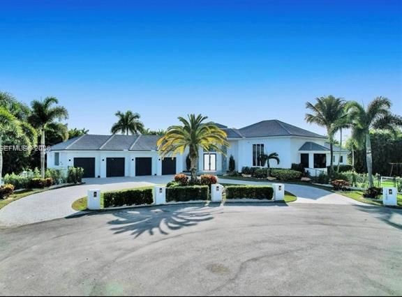 Resort-Style 9BR With Pool, Courts & Theater