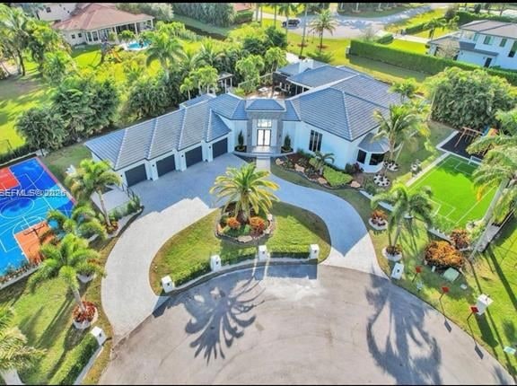 Resort-Style 9BR With Pool, Courts & Theater — photo 2