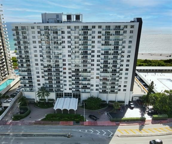Arlen Beach Mid-Beach: Pool, Spa, Restaurant photo 2