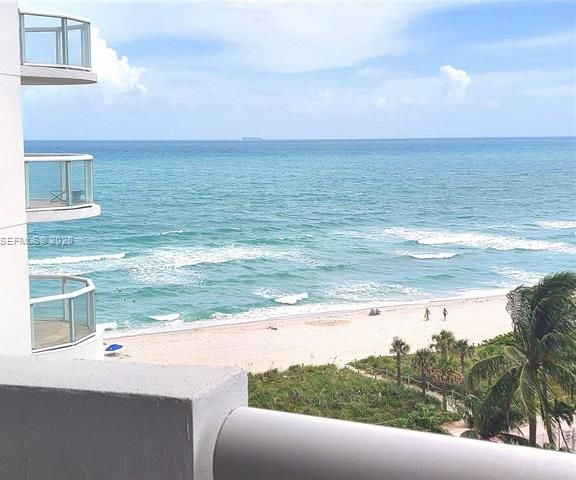 Akoya Oceanfront: Two Balconies, Ocean Views