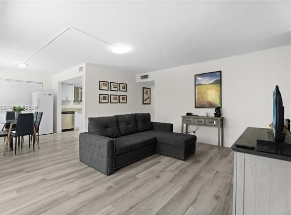 Renovated South Beach 2BR With Wine Bar