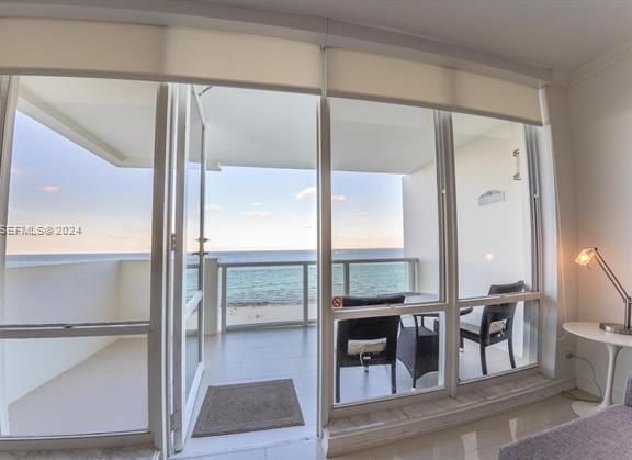 The Pavilion: Remodeled Oceanfront 2BR photo 3