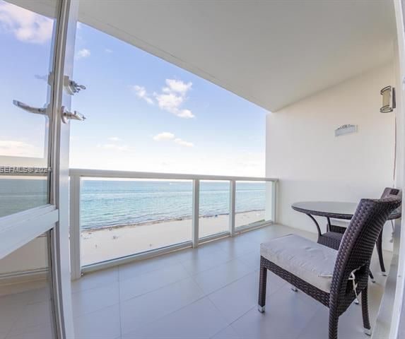 The Pavilion: Remodeled Oceanfront 2BR photo 2