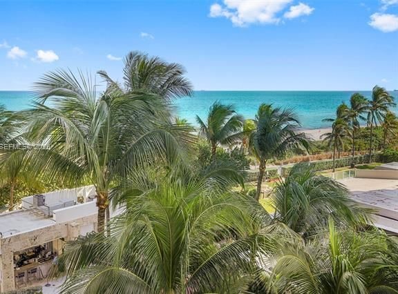 Carillon Beach House: Ocean Views, Wellness Oasis photo 2