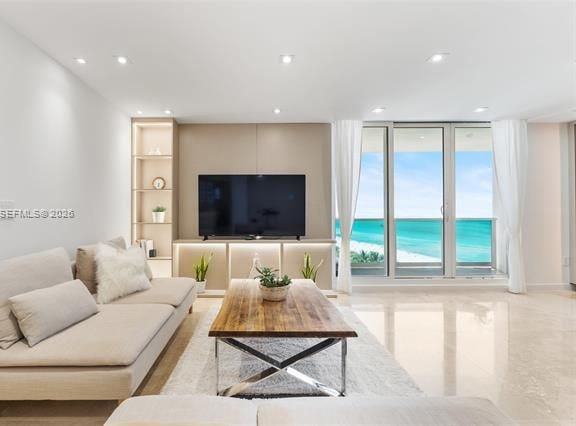 Roney Palace Ultra-Wellness Oceanfront 2BR photo 3