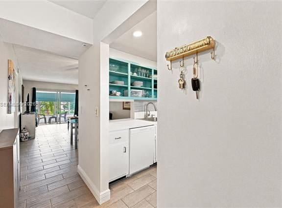 Corner Unit, Screened Porch, 55+ Community — photo 2