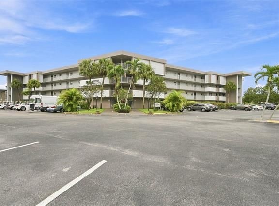 Corner Unit, Screened Porch, 55+ Community
