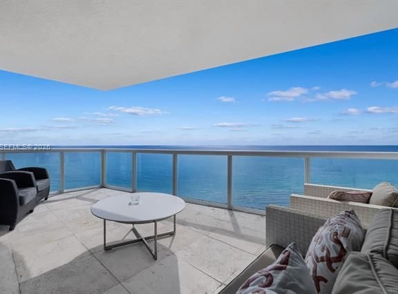 Oceanfront Corner Unit With Private Elevator At Mosaic photo 3