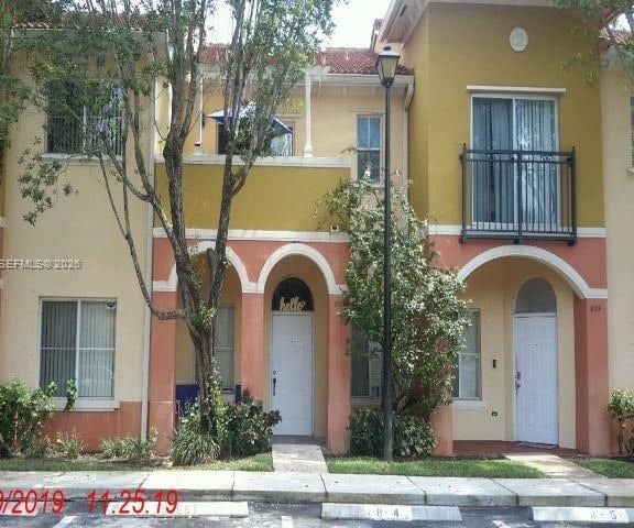 Spanish Style Townhome With Pool Access