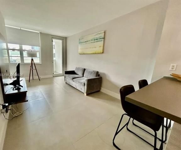 Renovated Jr Studio At Iconic Decoplage — photo 2