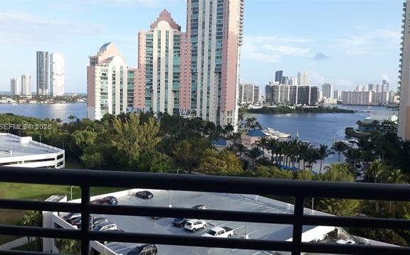 Parc Central: Waterfront 2BR With Washer/Dryer