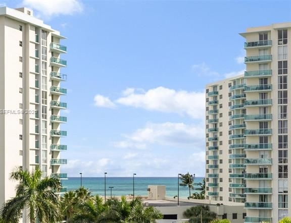Hallmark Ocean Drive Resort Condo — photo 2