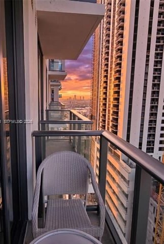 The Crosby High-Floor City Views Downtown