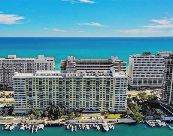Bay View 2BR Across From Beach