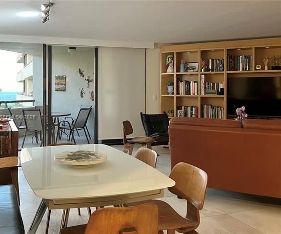 Ocean Lane Plaza: Beachside 2BR With Balcony photo 3