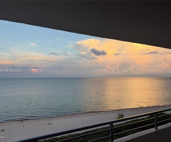 Oceanside Plaza 14G: Ocean Views, Lapidus Icon