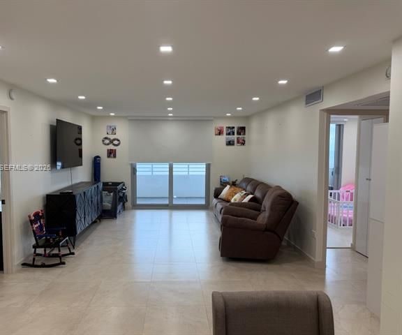 Oceanside Plaza 14G: Ocean Views, Lapidus Icon — photo 2