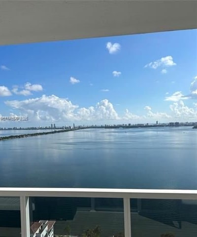 Bay House Miami: Waterfront 3BR With Cabanas