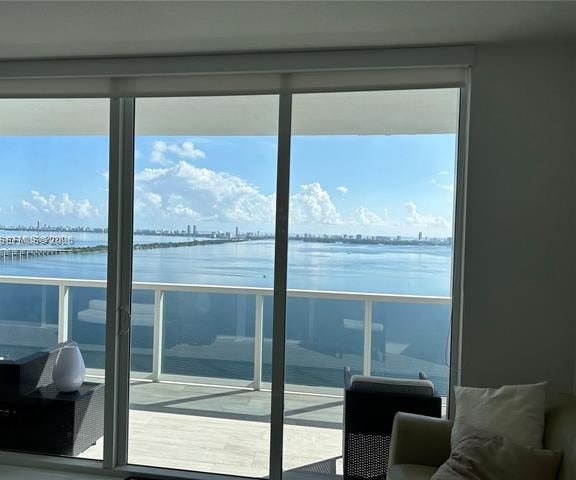 Bay House Miami: Waterfront 3BR With Cabanas — photo 2