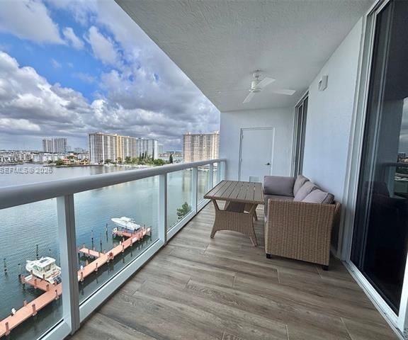 Golden Bay Club: Renovated 10th Floor Intracoastal — photo 2