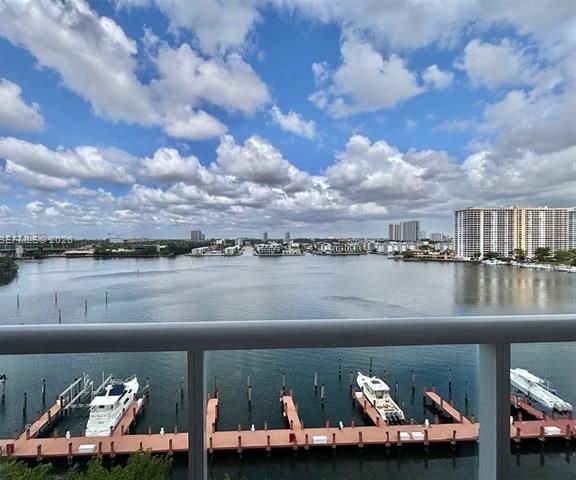 Golden Bay Club: Renovated 10th Floor Intracoastal