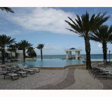 Oceanfront Hollywood Condo With Full Amenities photo 2