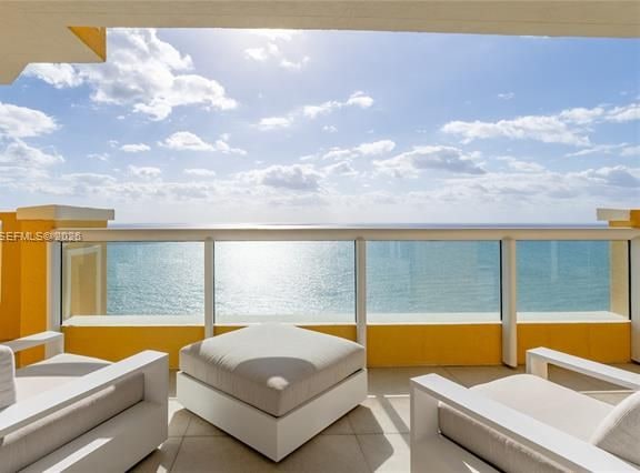 Acqualina Oceanfront Residence With Resort Amenities