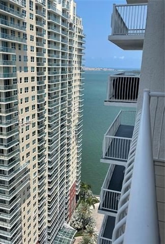 BREATHTAKING BAY VIEWS IN BRICKELL