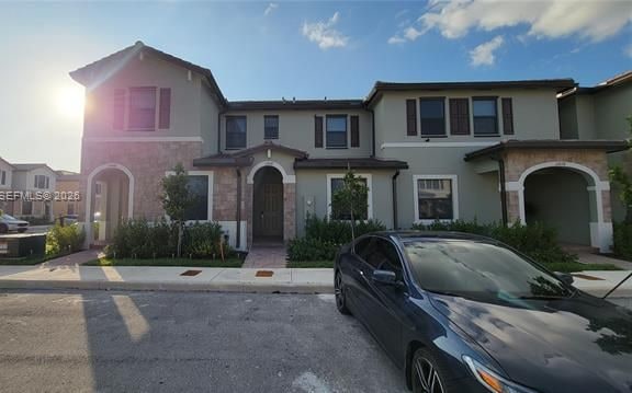 Aquabella Townhome: 3BR, Modern Kitchen, Pool