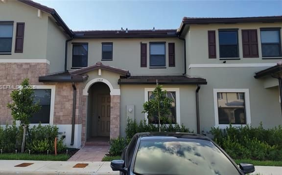 Aquabella Townhome: 3BR, Modern Kitchen, Pool — photo 2