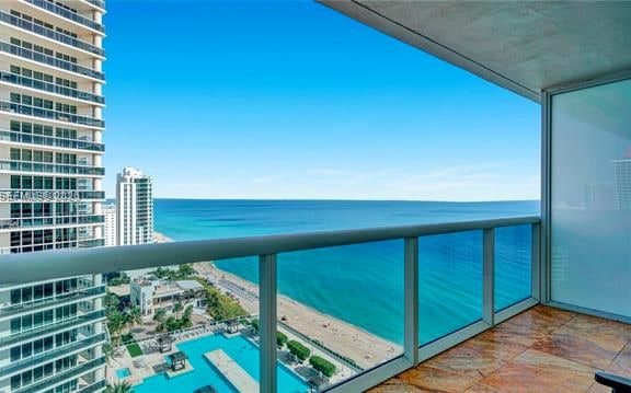 Oceanfront Studio Den At Beach Club II