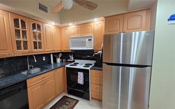 Hemispheres Oceanfront 2BR, South Facing photo 2