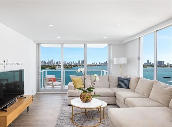 Mirador South Beach: Bay Views, Corner Unit — photo 2