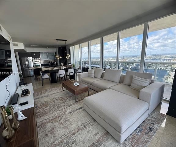 Luxury Beach Club Corner Penthouse, Ocean Views