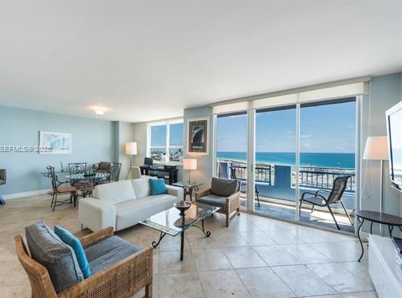 Penthouse Ocean View 3BR At Portofino — photo 2