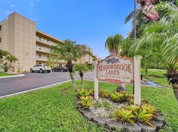 Meadowbrook Lakes: Lake View, Pool & Beach Near