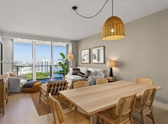 Waterfront 2BR Den With Bay And Ocean Views photo 3