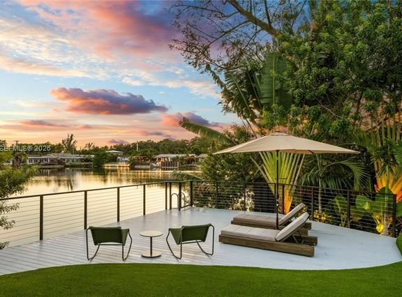 Luxury Lakefront Villa With Pool, Dock And 8 Suites — photo 2