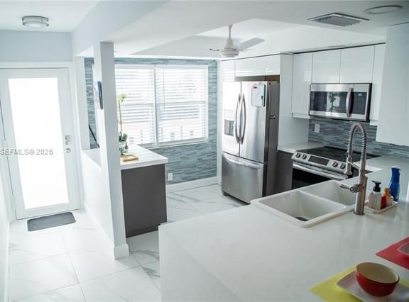 Lucaya Village Penthouse Lake View — photo 2