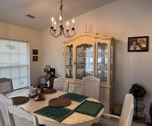 Palm Lakes Gardens: Spacious 3BR Single-Story photo 3