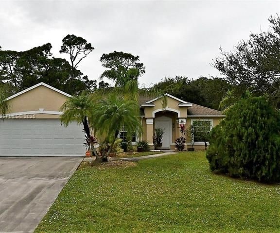 Palm Lakes Gardens: Spacious 3BR Single-Story