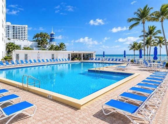 Beachfront Alexander Towers With Private Beach Access