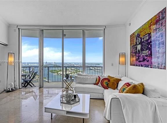 Opera Tower Penthouse: Biscayne Bay Views