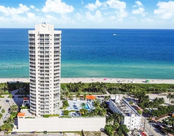 St. Tropez Ocean: Updated 2BR, Dual Balconies