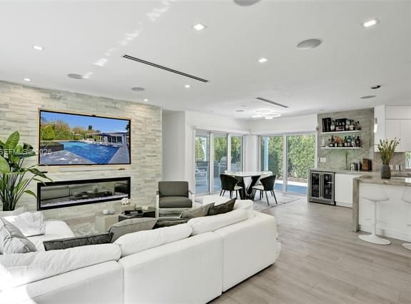 Waterfront Corner Home With Direct Ocean Access photo 3